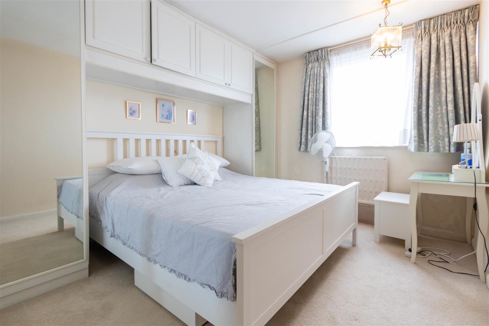 1 bed property in Lords View II, St John's Wood